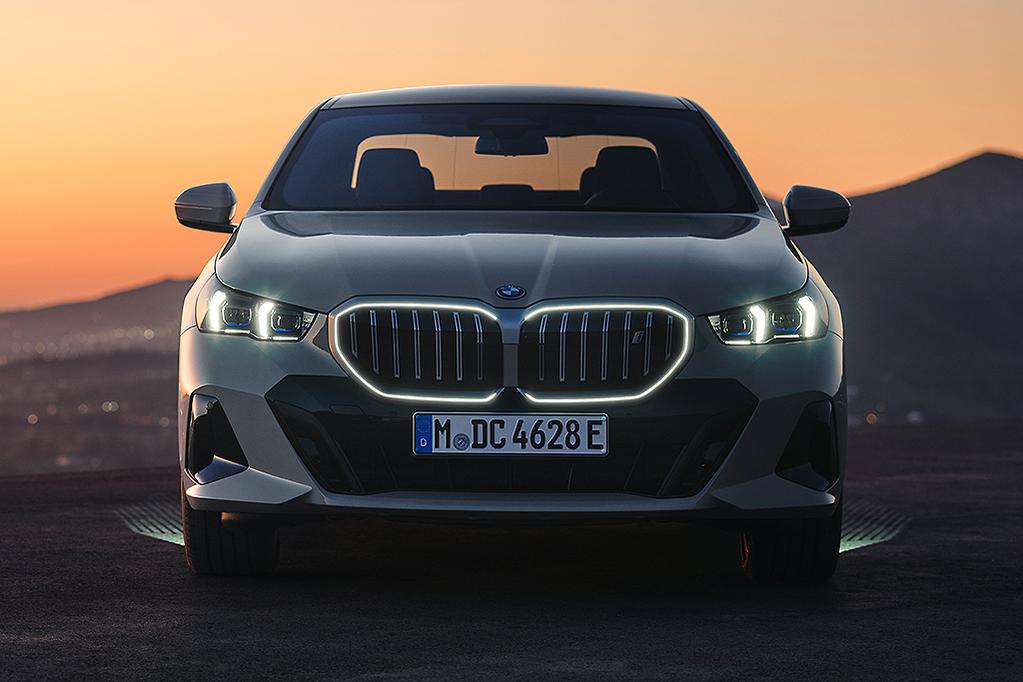 بی ام و سری 5 سدان 530i