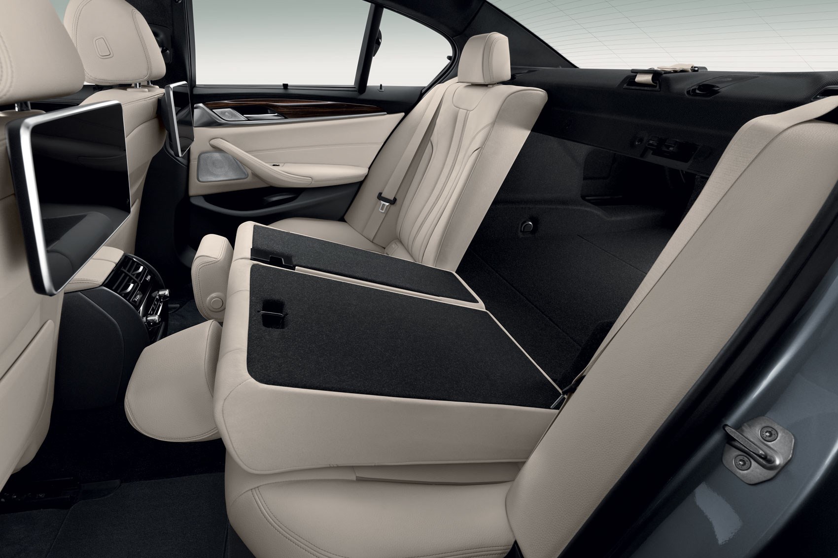 بی ام و سری 5 سدان 530i