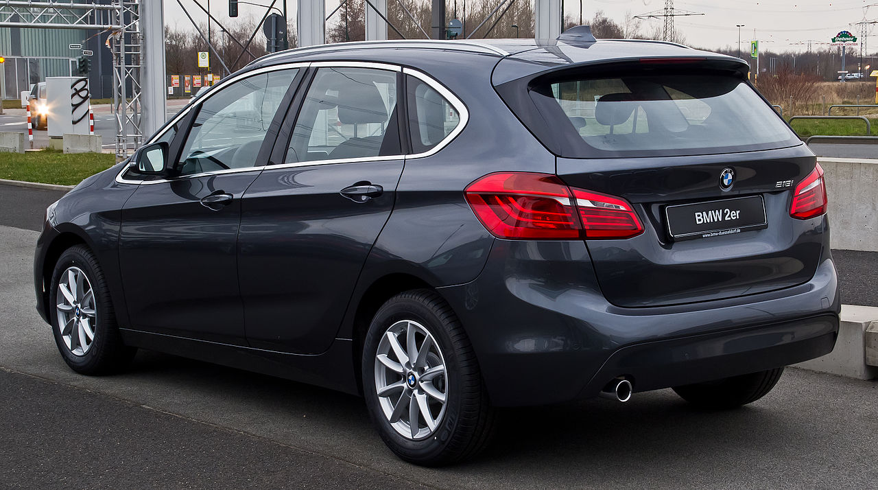 بی ام و 218i اکتیو تورر
