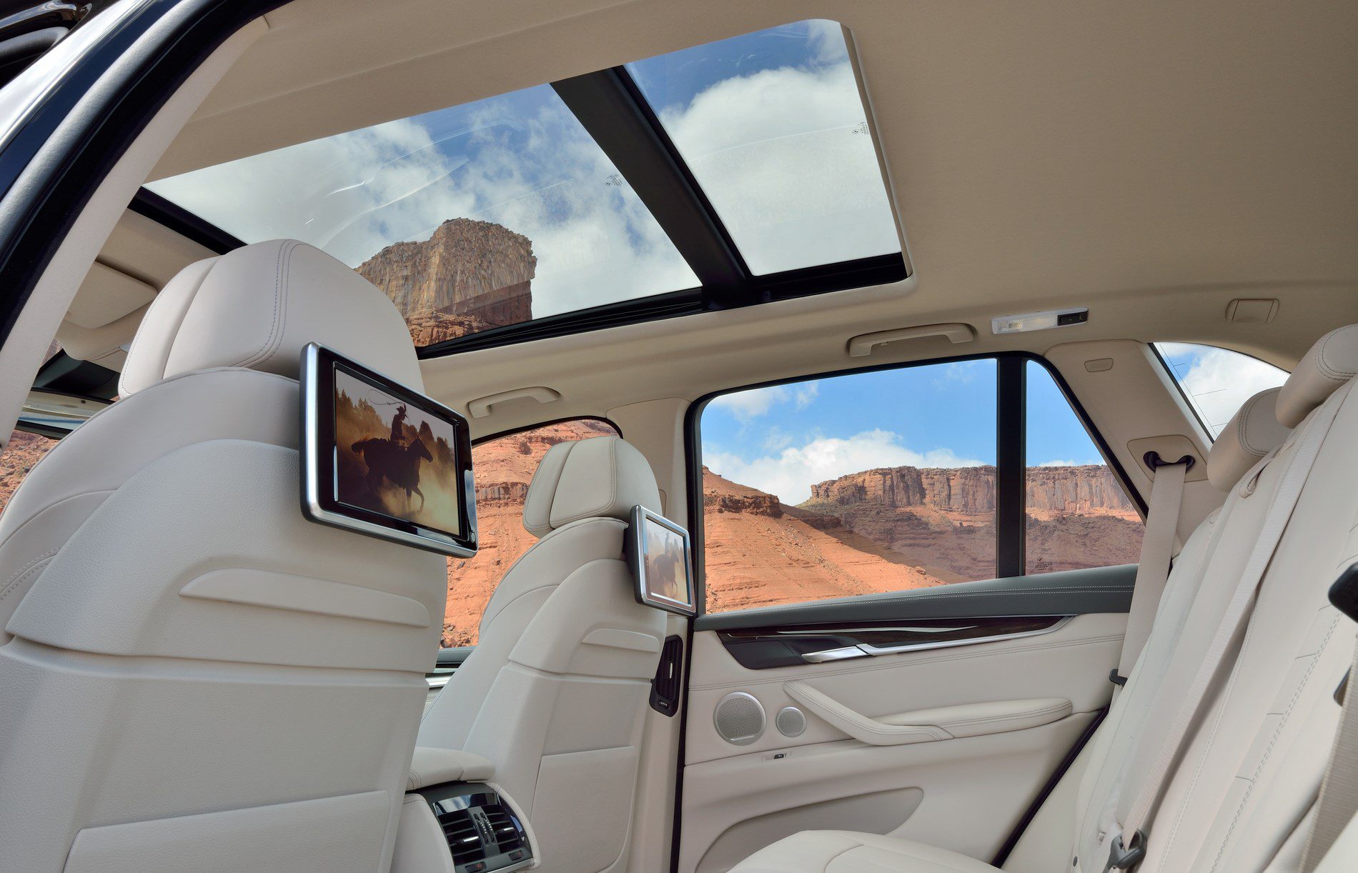 سقف پانوراما بی‌ام‌و